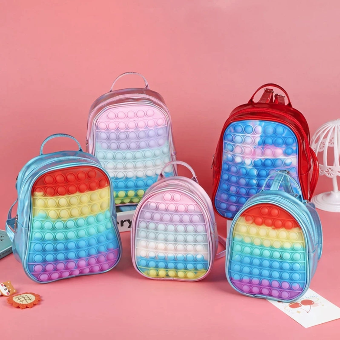 Mini Pop It Plecak dla dzieci-stresowych zabawek z funkcją fidget, regulowanymi paskami i designem tęczy