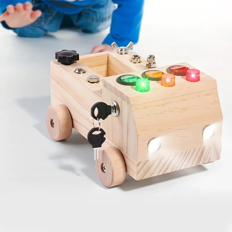 Montessori Activity Board Car Toy – Drewniana tablica aktywności z lampkami, przełącznikami i zamkiem na kluczyk dla maluchów 2