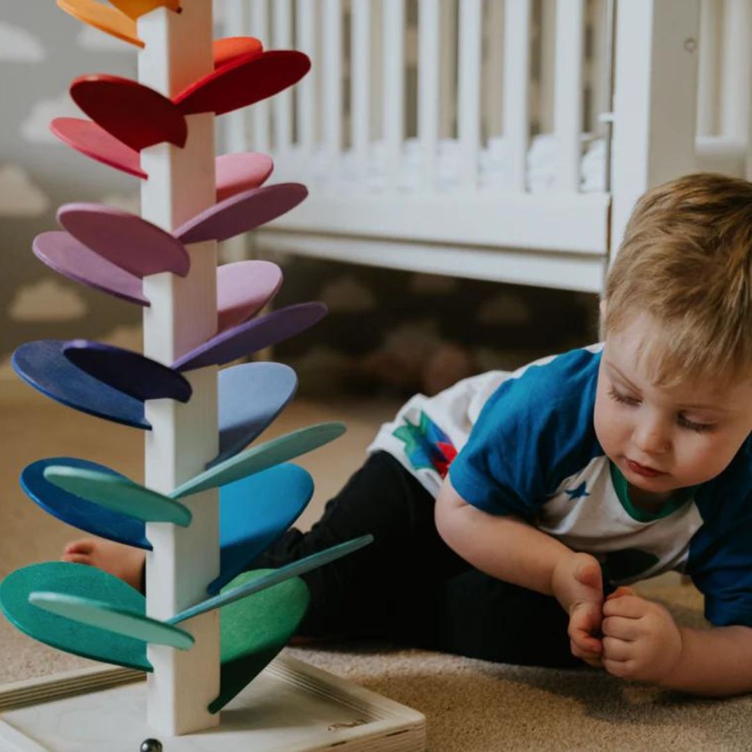 Montessori Rainbow Knikkerbaum wykonany z zabawki z drewna przez 2 lata w celu promowania doskonałych umiejętności motorycznych i nauki słuchowej