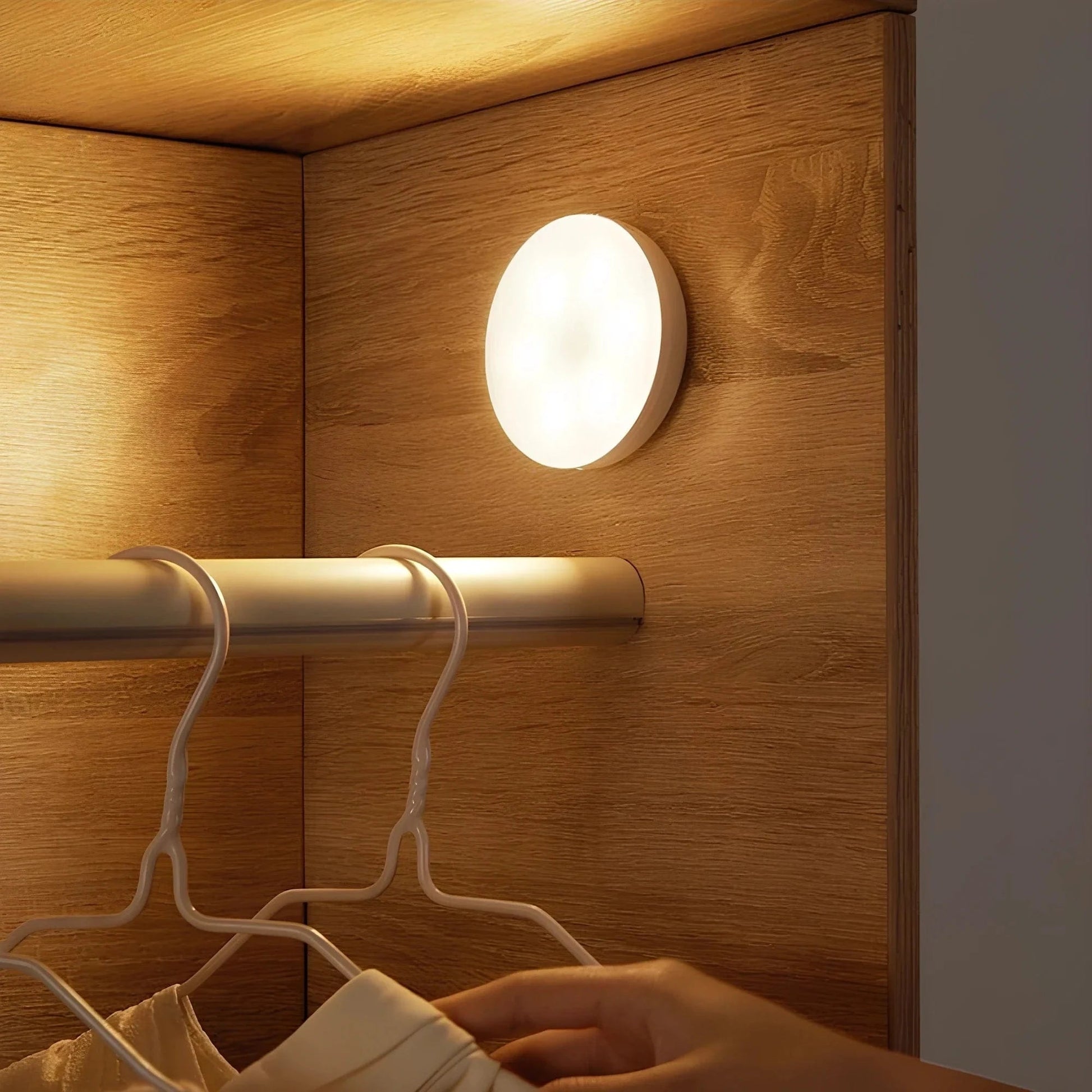 Czujnik Ruchu do Lampy LED | Energooszczędne Oświetlenie do Korytarzy i Schodów