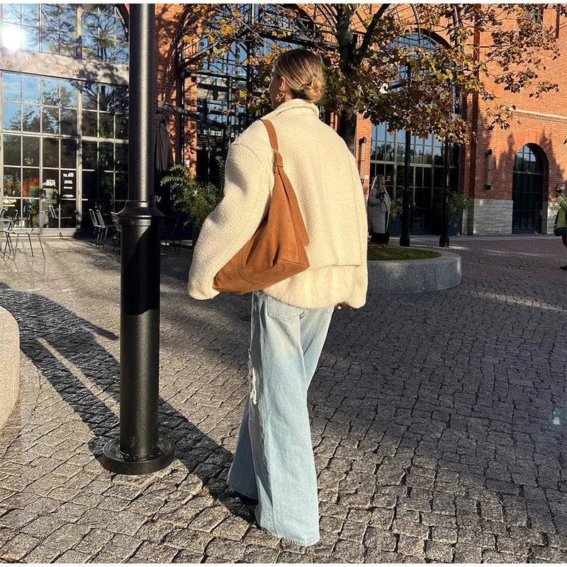 Elegancki krótki płaszcz