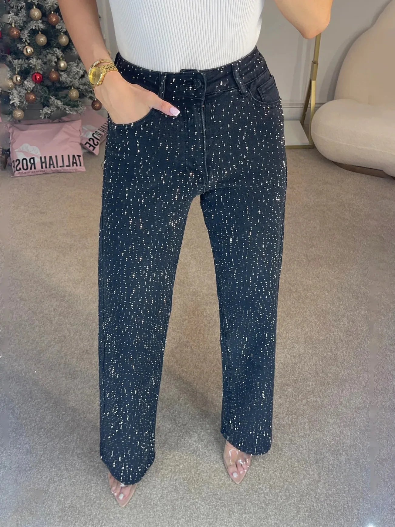 Jeansy damskie typu mom jeans | Moda na co dzień i na specjalne okazje