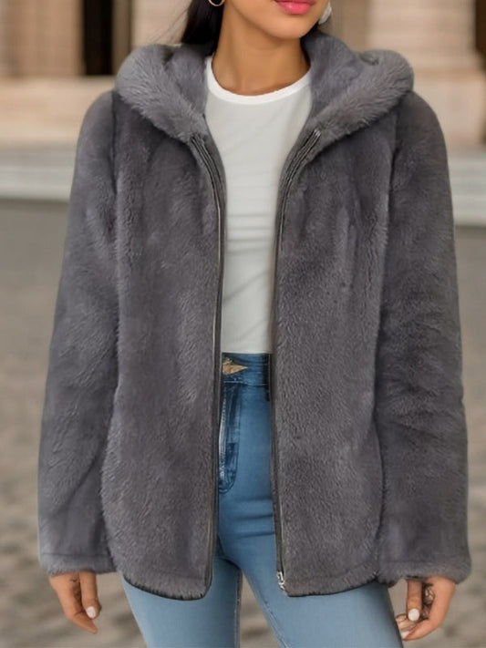 Kurtka damska zapinana na zamek – sztuczne futro – podszewka z kożucha – kaptur – luźny krój