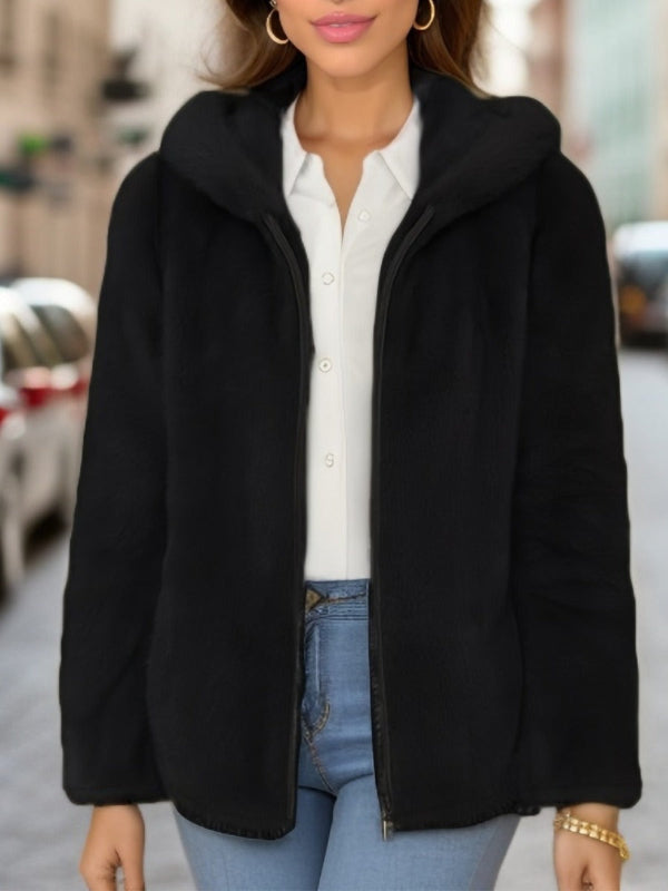 Kurtka damska zapinana na zamek – sztuczne futro – podszewka z kożucha – kaptur – luźny krój