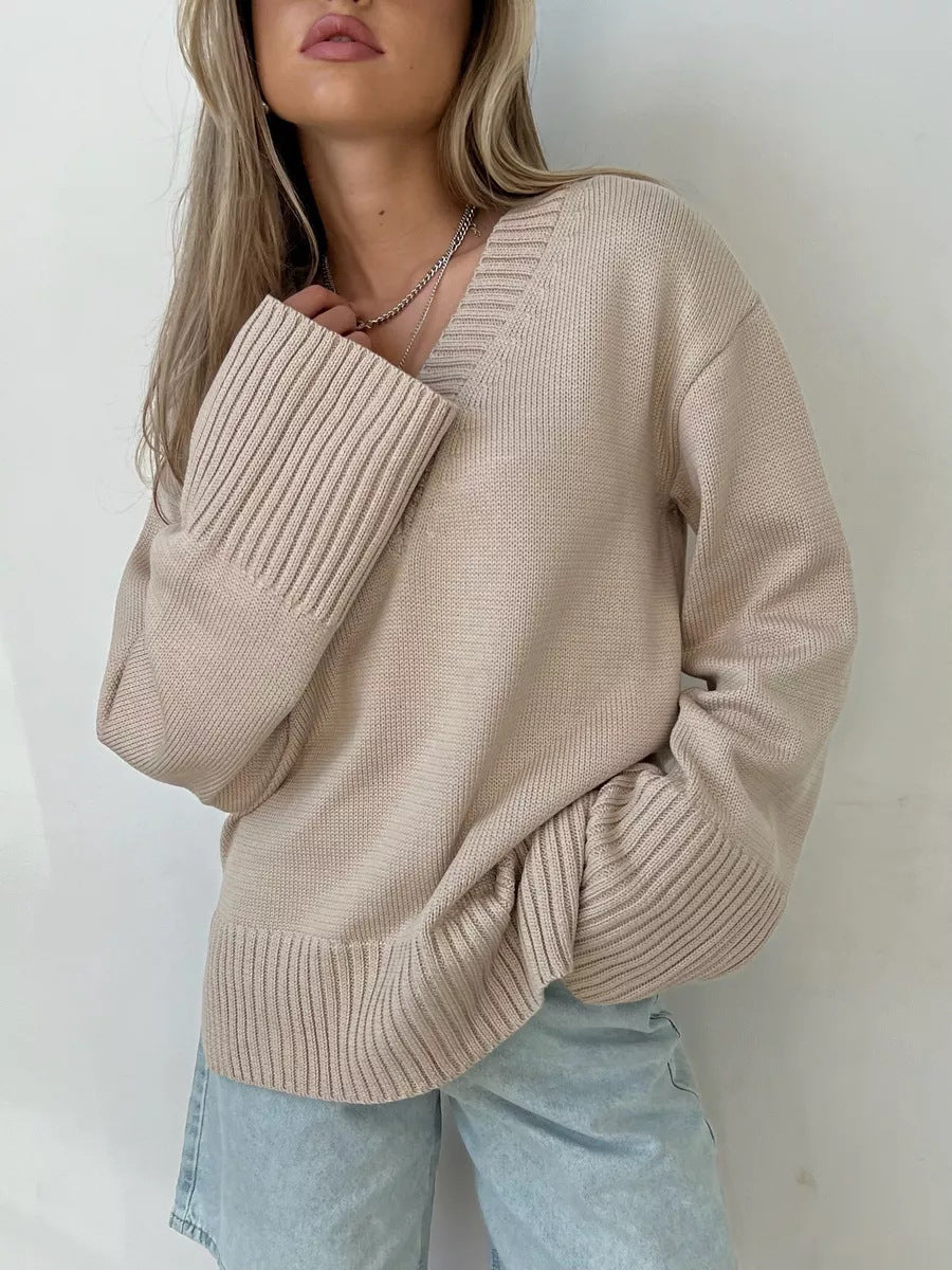 Sweter damski z dekoltem w serek – swobodny styl na każdą okazję, wygodny i przewiewny
