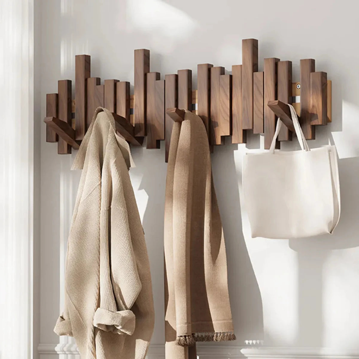 Wardroba ścienna - stylowe haczyki odzieżowe dla obszaru wejściowego, praktyczny i elegancki design