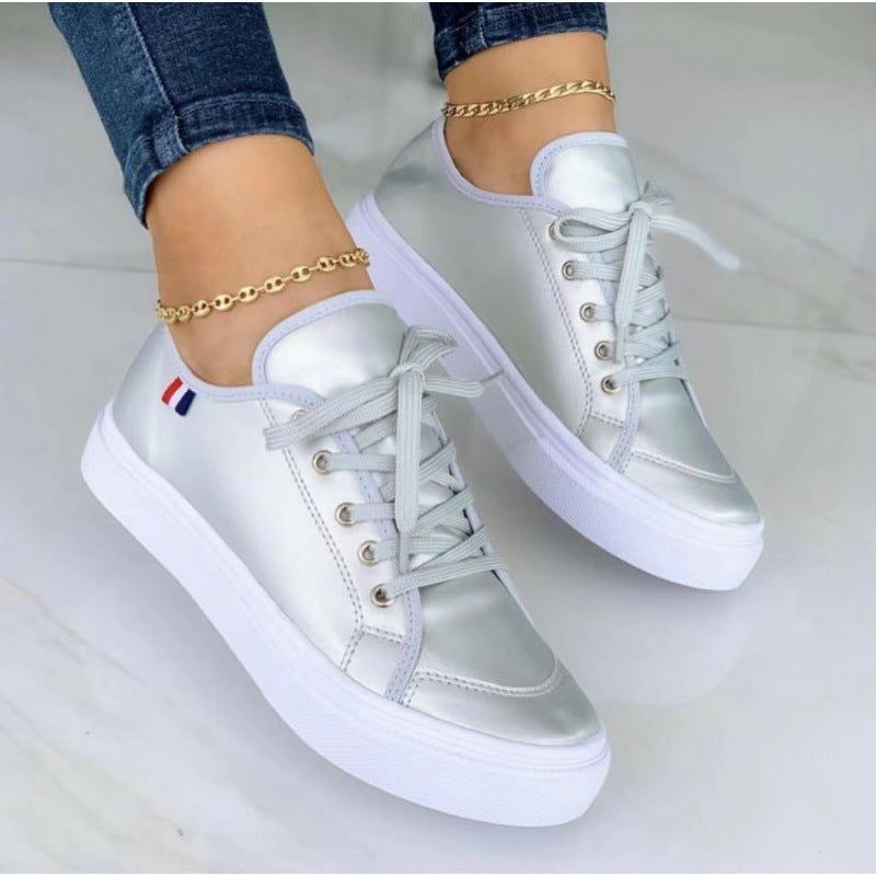 Buty koronkowe dla kobiet - codzienny styl z komfortem podeszwy