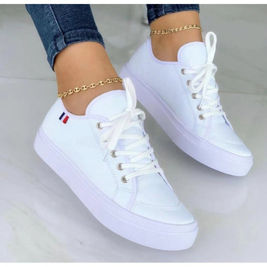 Buty koronkowe dla kobiet - codzienny styl z komfortem podeszwy