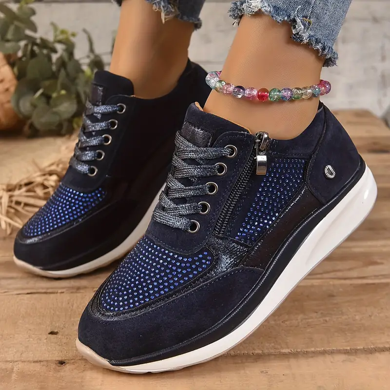 Damskie błyszczące sportowe sneakersy z zamkiem i dżetami | Aurora