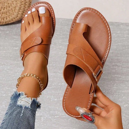 Damskie klapki z dużą klamrą i palcem w stylu casualowym | Liviana