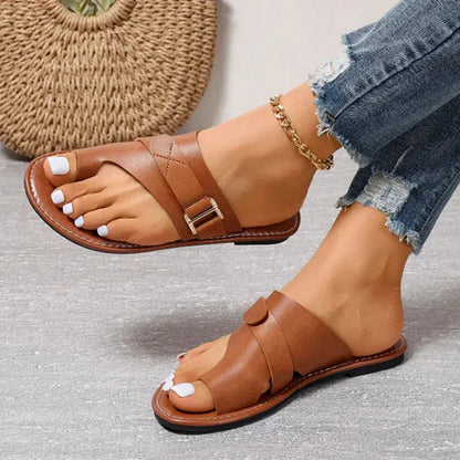 Damskie klapki z dużą klamrą i palcem w stylu casualowym | Liviana